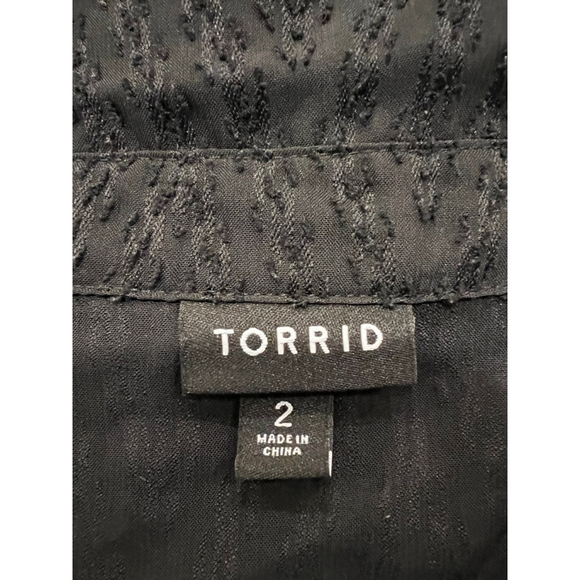 Torrid sheer zigzag button‎ up - Picture 4 of 6